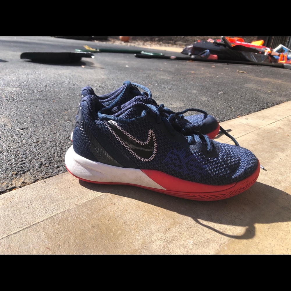 Nike Kyrie Flytrap - image 3